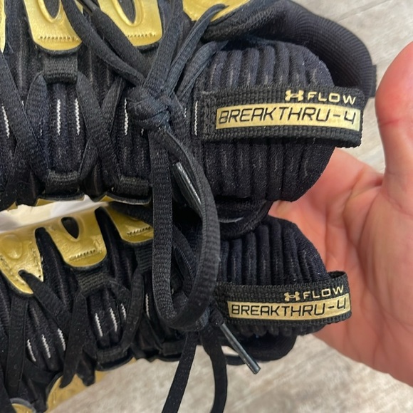 Under Armour Womens UA W Flow Breakthru 4 Black & Gold Basketball Sneakers 7 - Picture 5 of 10